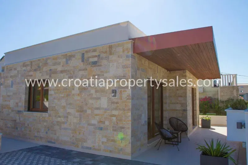 Trogir/Ciovo, villa for sale, 950.000 € – 2
