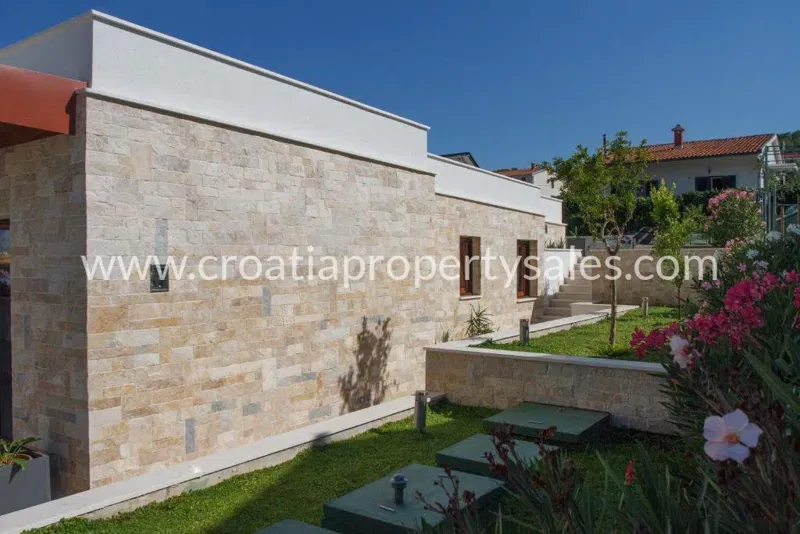 Trogir/Ciovo, villa for sale, 950.000 € – 3