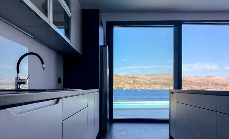 Ciovo Island - Luxurious Seafront Villa with Pool – 3
