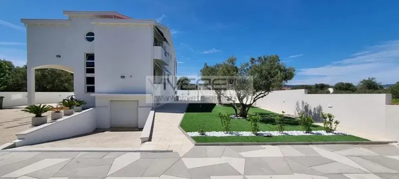 Perfect combination of modern architecture and pure relaxation – 2