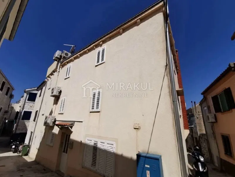 Nekretnine Betina, Haus mit Meerblick in der Nähe des Zentrums – 2