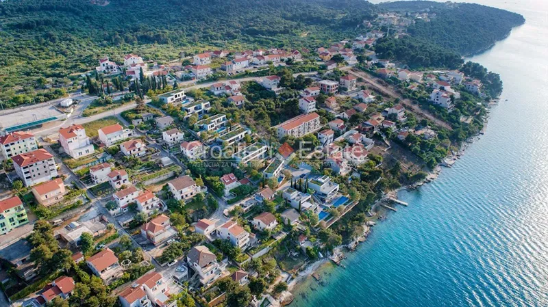 Isola di Ciovo - Lussuosa villa con piscina riscaldata, Seconda fila al mare – 3