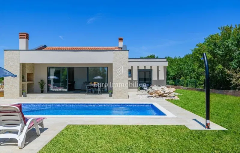 Modern one-story house with pool near Labin – 2