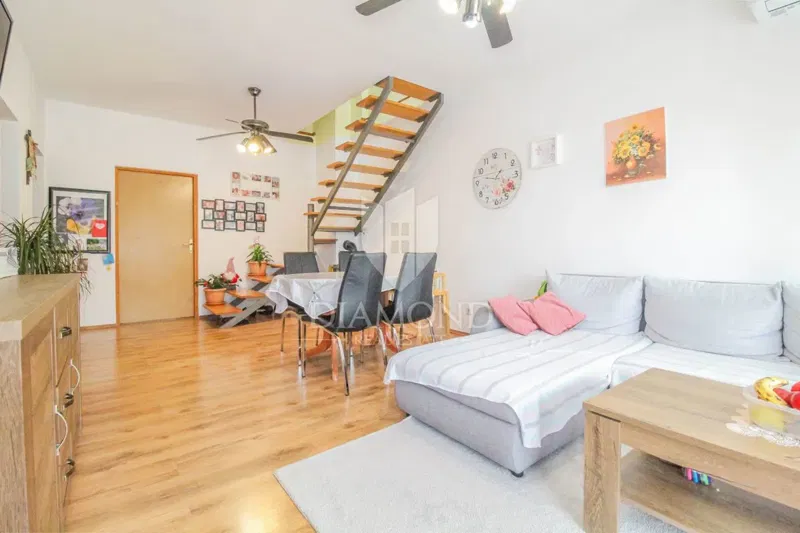 Zona Cittanova, spazioso appartamento a due piani – 3
