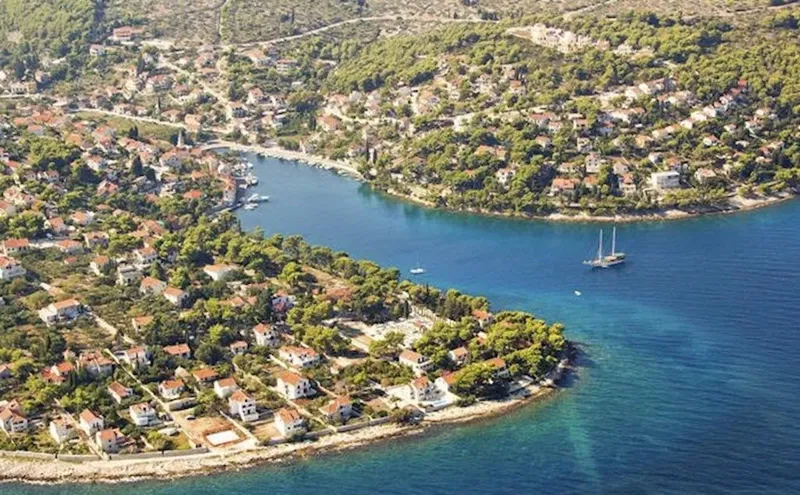 Brač:Splitska 55000m2 poljprivredno