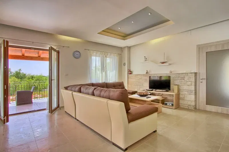 Near Svetvinčent, luxurious villa on a large plot! – 3