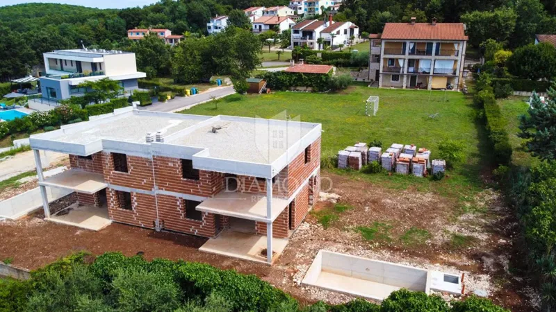 Poreč area, semi-detached house on the edge of the village! – 2