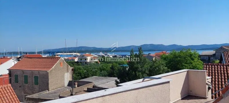 Betina house with sea view near the center – 2