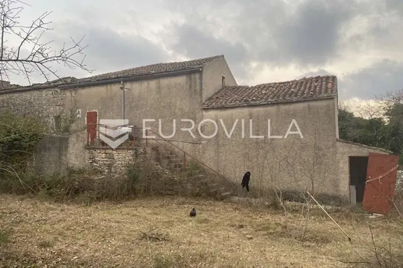 Vodnjan, a large secluded mansion in the center of Istria - land 6390 m2 – 2