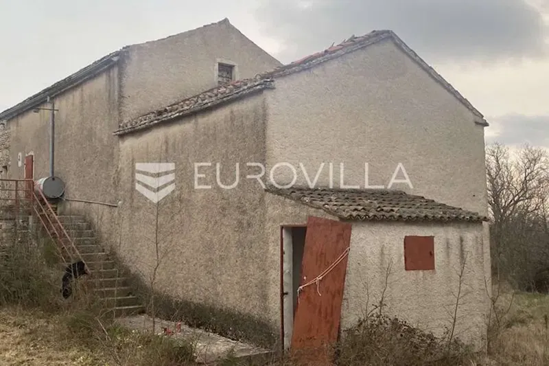 Vodnjan, a large secluded mansion in the center of Istria - land 6390 m2 – 3