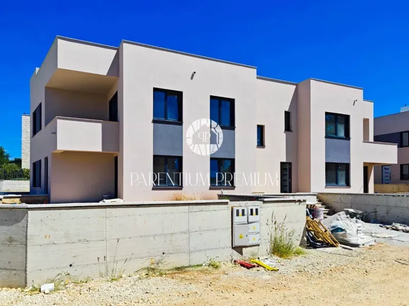 Luxury apartment with roof terrace and jacuzzi and beautiful view – 3
