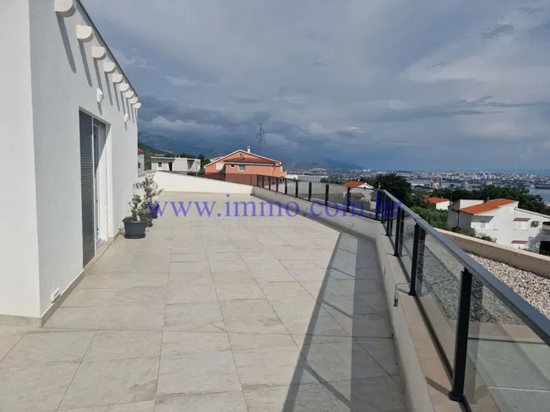 LUXURY VILLA WITH SWIMMING POOL AROUND SPLIT – 2
