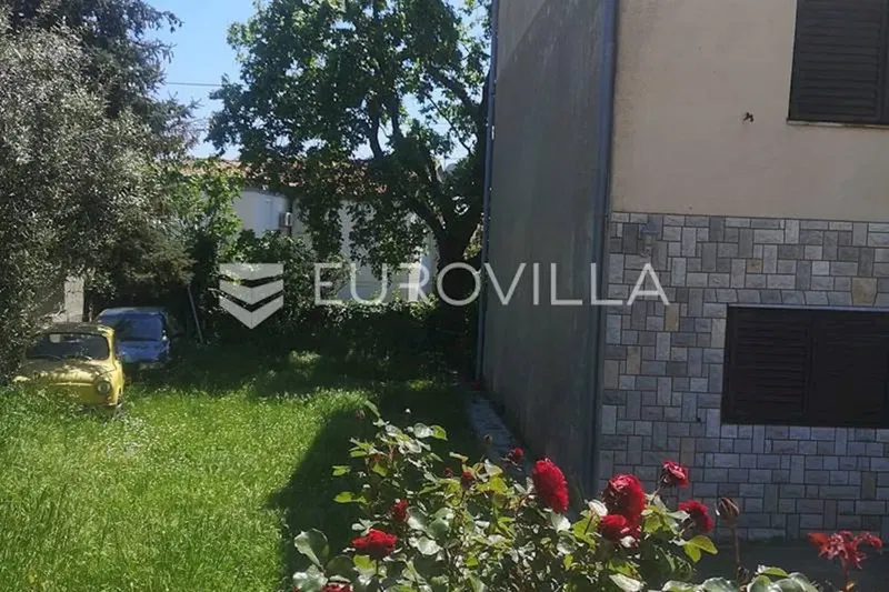 Medulin, large detached house on a plot of 550 m2 – 2