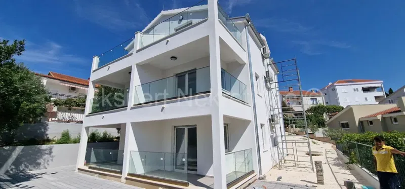 Čiovo, Okrug G., small 2-bedroom apartment 54m2, 1st floor, large terrace, new construction – 2