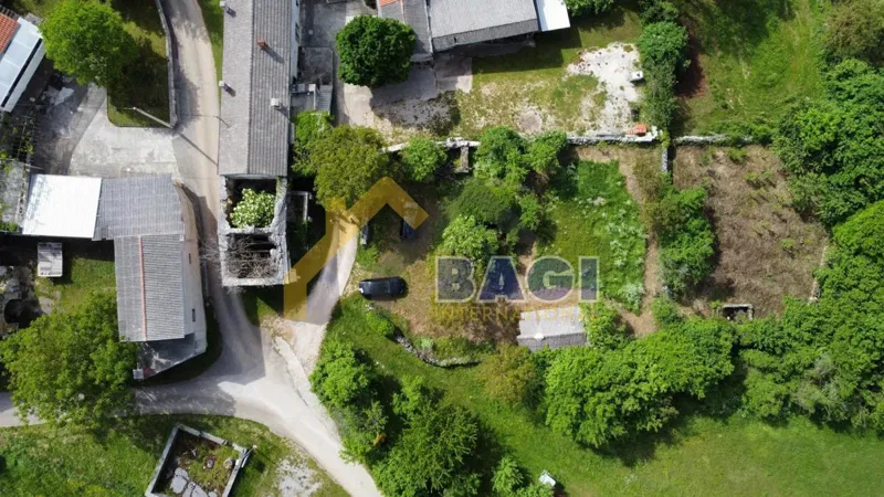 Ruined house with 1000m2 of land – 3
