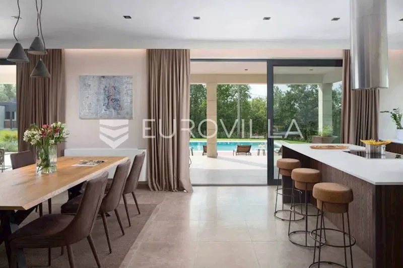 Višnjan, a beautifully arranged villa surrounded by greenery, net usable area 242 m² – 2