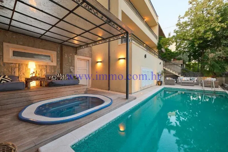 VILLA WITH SWIMMING POOL IN THE ELITE NEIGHBORHOOD OF SPLIT – 3