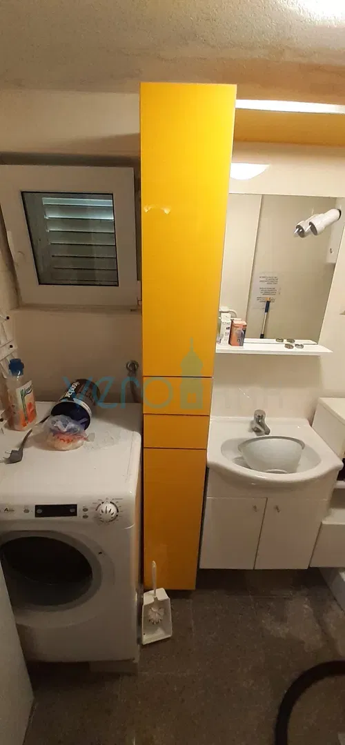 Isola di Krk, città di Krk, casa bifamiliare con tre appartamenti a 400 m dal mare – 2