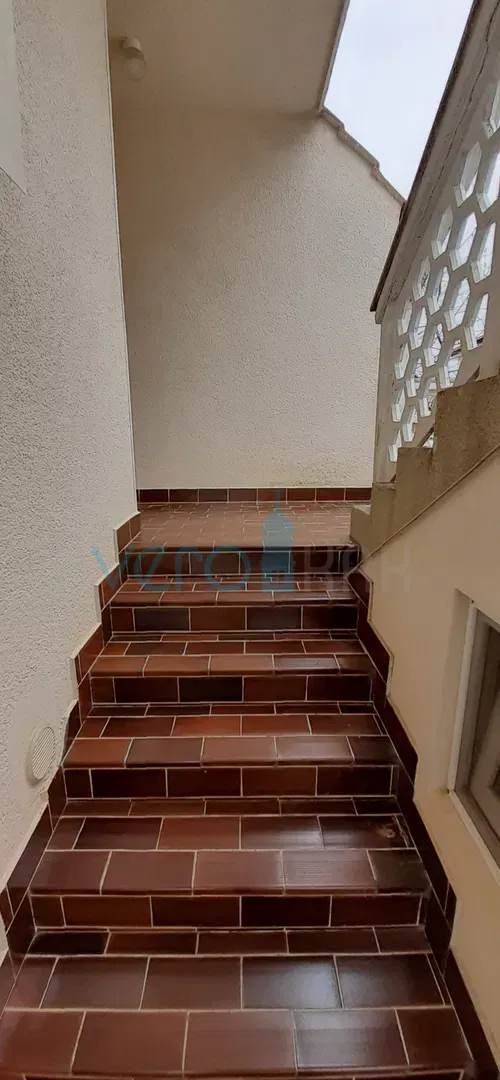 Isola di Krk, città di Krk, casa bifamiliare con tre appartamenti a 400 m dal mare – 3