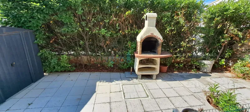 Uvala Soline, isola di Krk, appartamento su due livelli di 89 m2 con vista mare e giardino, in vendita – 2