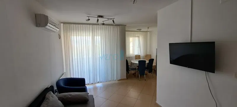 Uvala Soline, isola di Krk, appartamento su due livelli di 89 m2 con vista mare e giardino, in vendita – 3