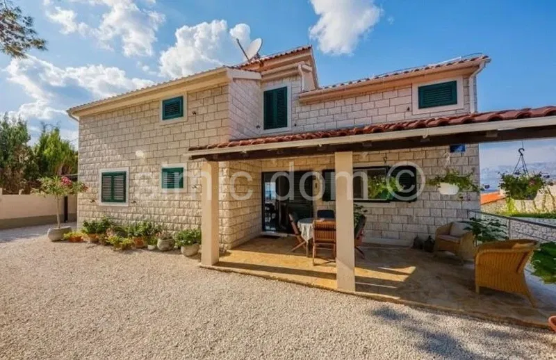 Villa in the first row to the sea, on the island of Brac – 2