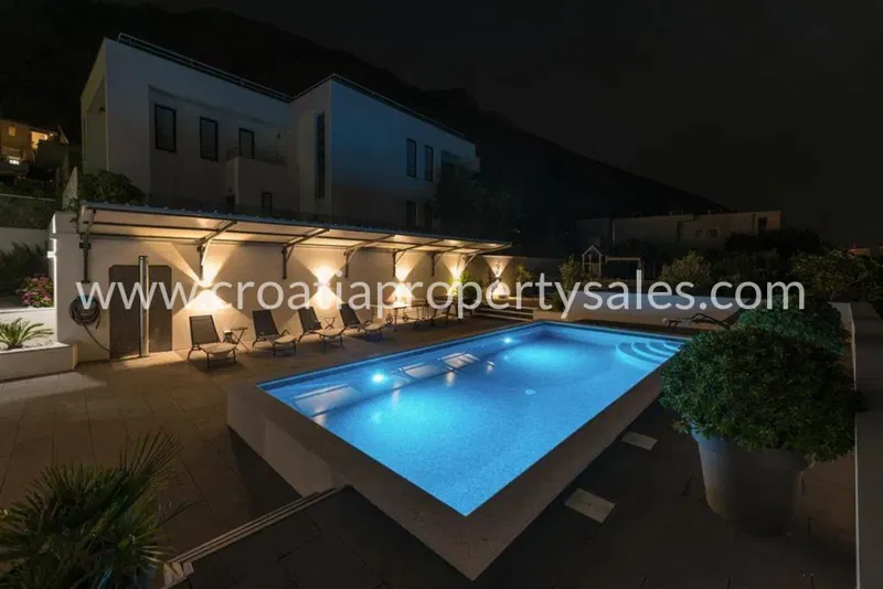 Makarska, villa for sale, 990.000 € – 2