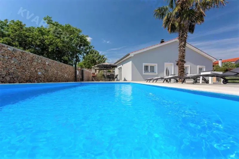 Villa with a swimming pool and sea view in a peaceful location! – 3