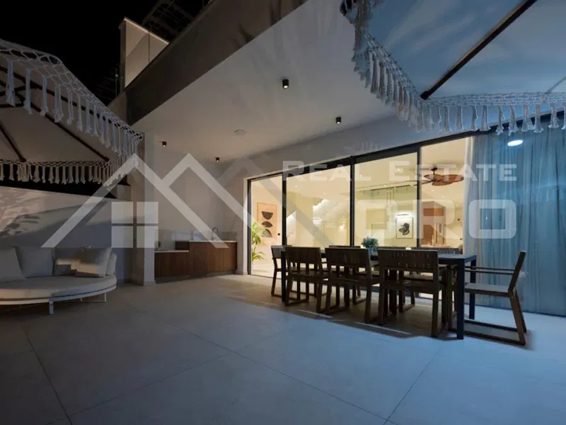 Trogir properties - Magnificent, fully appointed beachfront villas with infinity pools and garages, for sale – 2