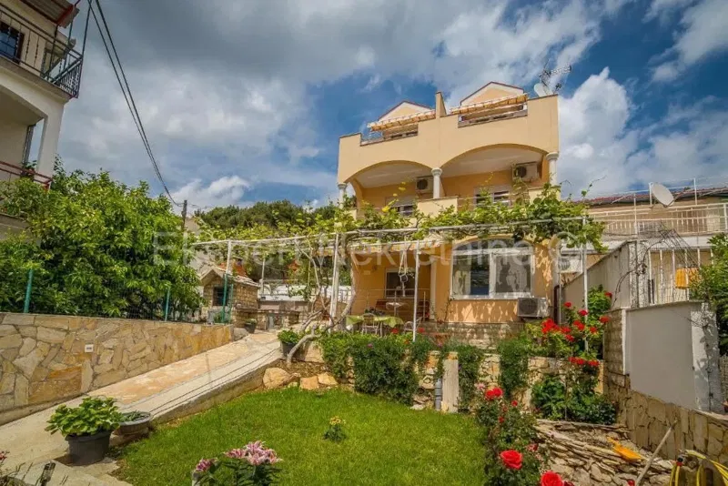Trogir, semi-detached house 471 m2 with swimming pool, 25 from the sea, open sea view – 2