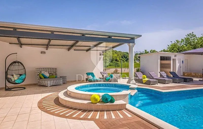 Pula, Grande casa con piscina in una posizione ambita – 3