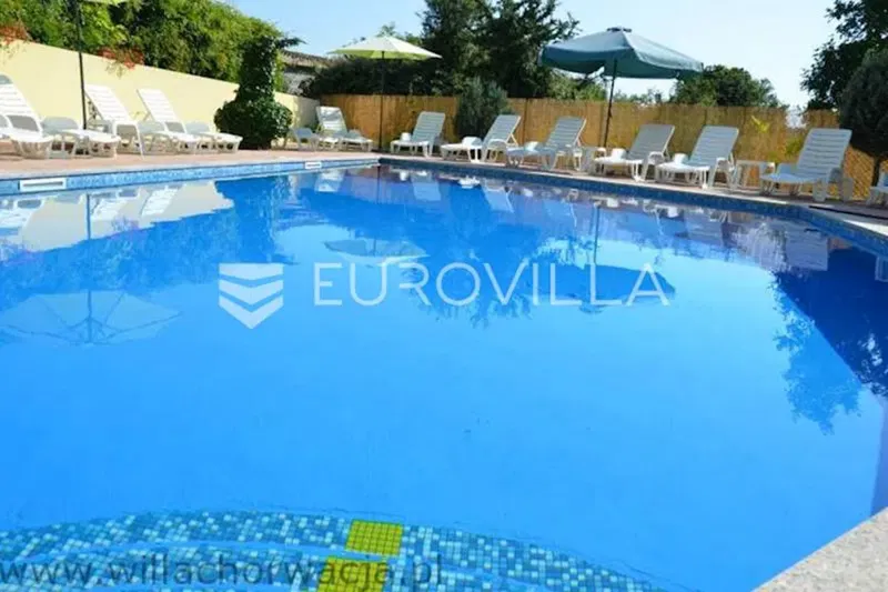 Medulin, large residential building 300 m from the seaStudio apartment – 2