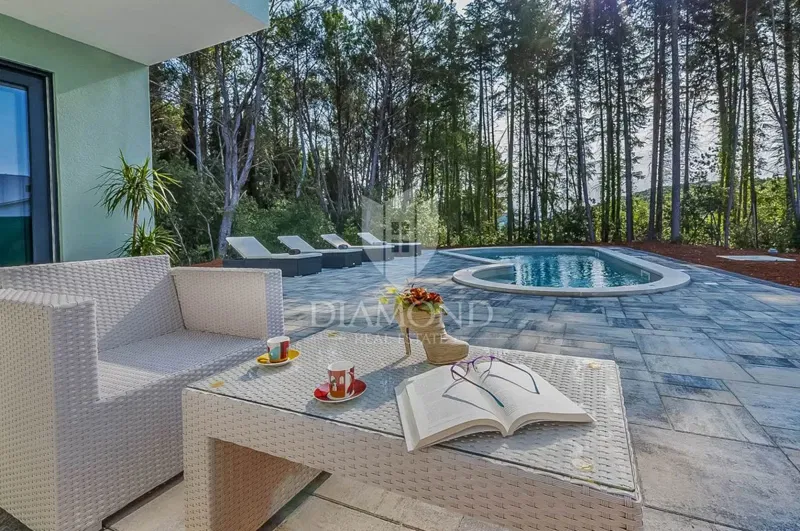 Rovinj, modern one-story house with swimming pool in a quiet location – 2