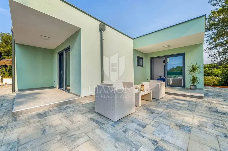 Rovinj, modern one-story house with swimming pool in a quiet location – 3