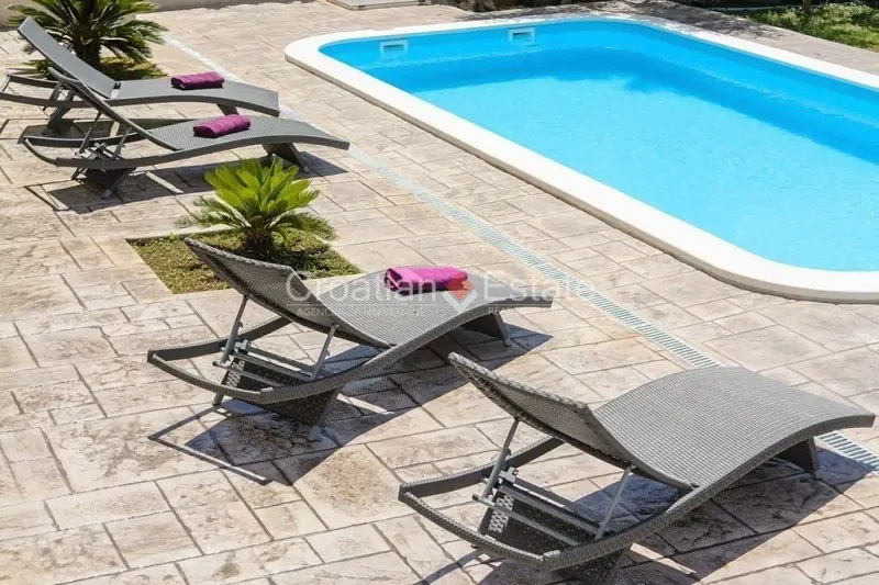 Čiovo-sziget – Luxus tengerre néző villa medencével eladó – 3