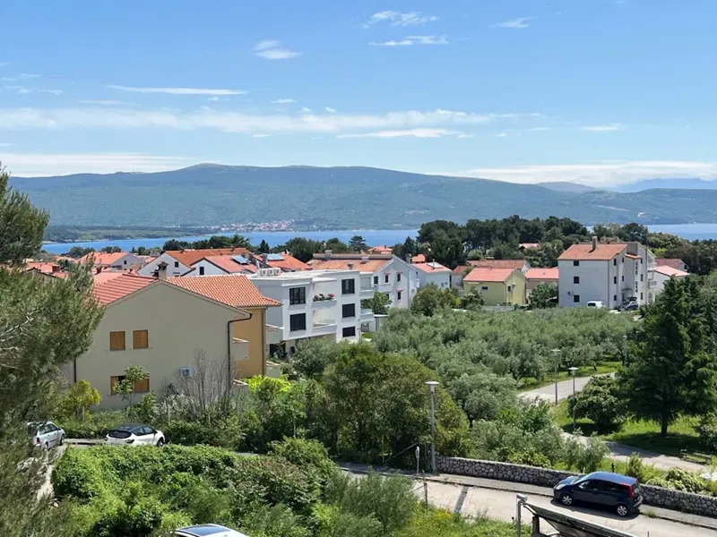 TYLKO W NASZEJ OFERCIE! MIASTO KRK! WOLNOSTOJĄCY DOM Z 3 TRZYPOKOJOWYMI APARTAMENTAMI I WIDOKIEM NA MORZE! SPOKOJNA LOKALIZACJA! – 2