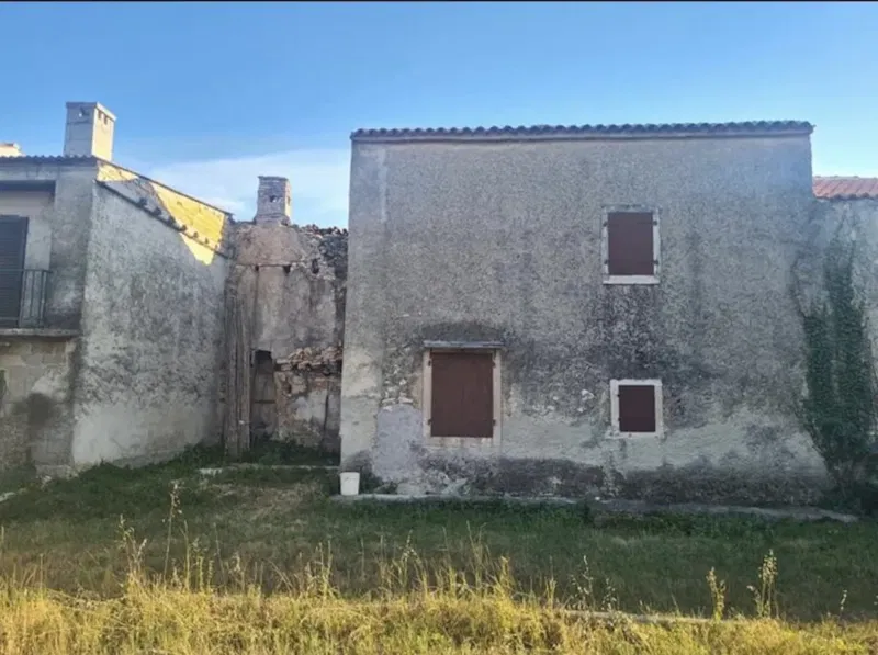 Three houses in a row. (sale) – 3