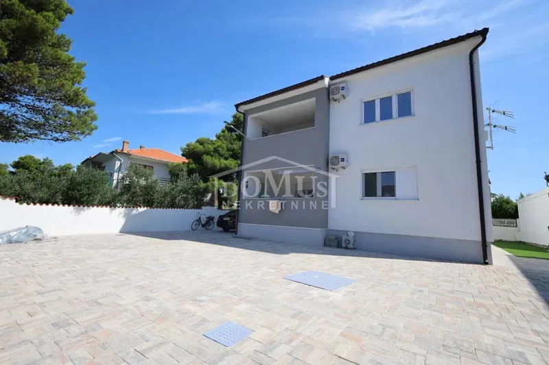 Vodice, family house 216m2, two 3-bedroom apartments, large garden, 850m from the beach – 2