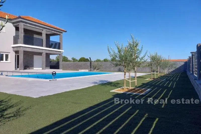 Villa di nuova costruzione con piscina – 3
