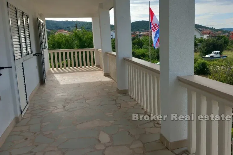 Casa con giardino grande – 3