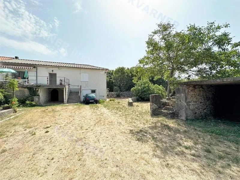 A house with a large garden and land for construction! – 3