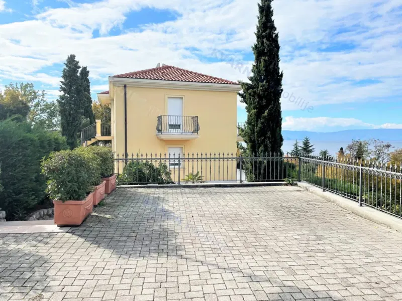 Casa Njivice, 230m2 – 2