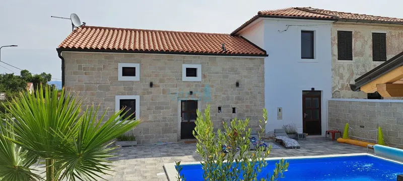 Malinska, wider area, renovated old house with swimming pool and yard – 2