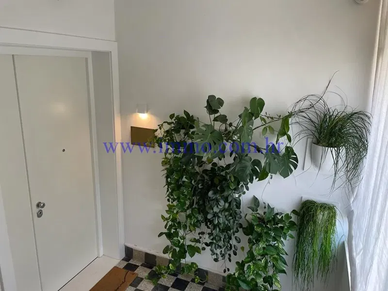 LUXURIOUS APARTMENT IN THE CENTER OF SPLIT – 3
