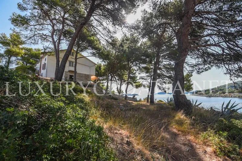 Villa fronte mare in vendita su un'isola vicino a Zara – 2
