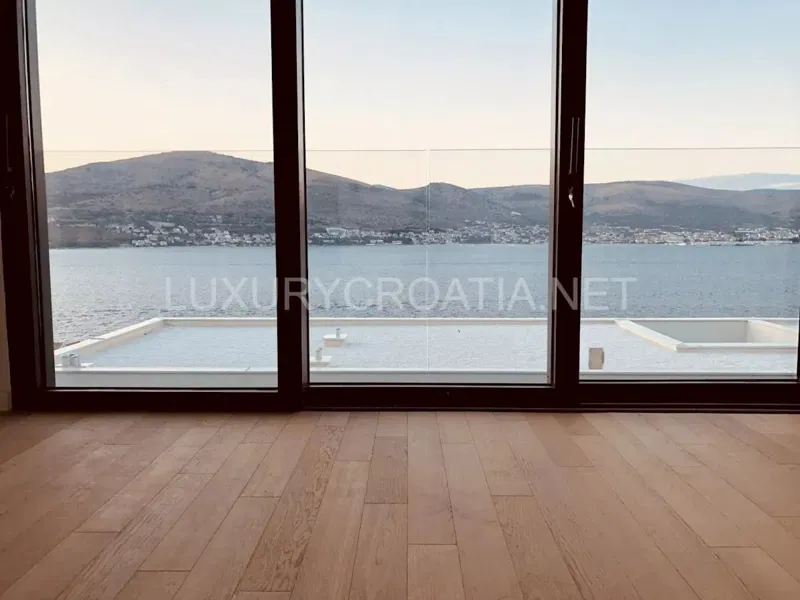 Villa sul mare vicino a Trogir in vendita – 2