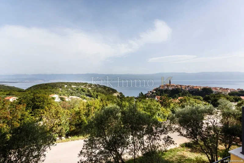 Vrbnik: Apartma v prvem nadstropju z odprtim pogledom na morje! – 2