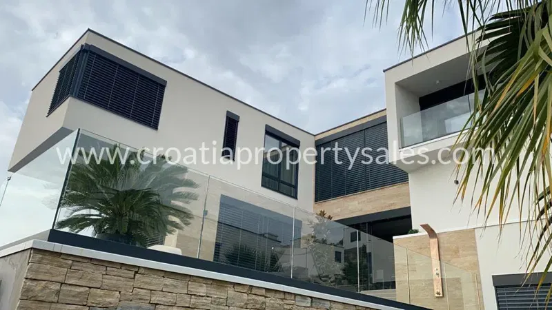 Trogir/Ciovo, villa for sale, 2.400.000 € – 2