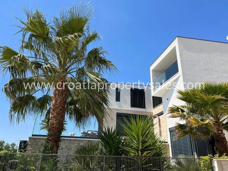 Trogir/Ciovo, villa for sale, 2.400.000 € – 3