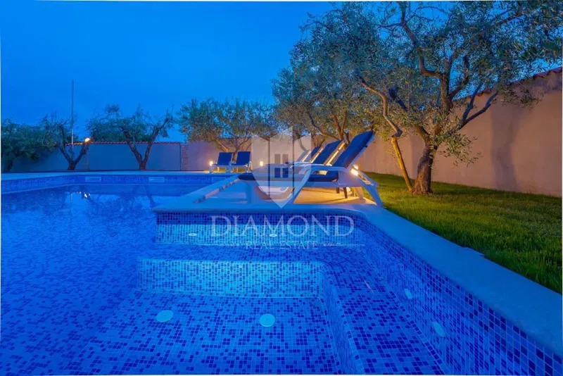 Medulin, surroundings, Special house with great potential – 3